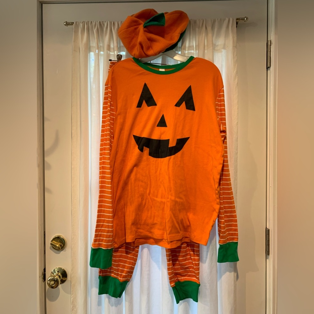 Punpkin parch outfit  Adjustable hat/ bottom M top Large/tall